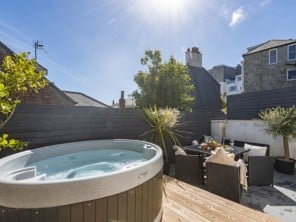 Luxury Cottage Retreat with Private Hot Tub