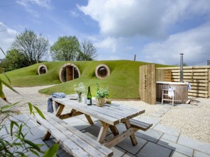 2 Bedroom Quackers Hobbit House Dome on a Farm in Wells, Somerset, England