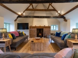 Luxury Rural Retreat for Big Groups with Private Hot Tub