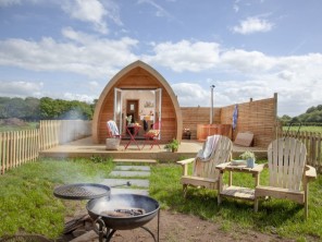 1 Bedroom Chapterhouse Glamping Pod with Cathedral Views near Wells, Somerset, England