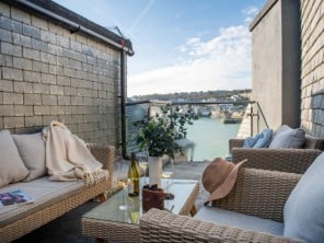 Contemporary Duplex Apartment with Sea Views