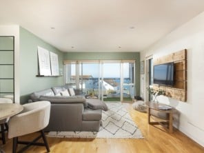 Luxury Coastal Property Ideal for Friends & Family