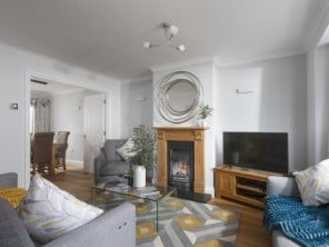 Pet Friendly Modern Cottage near the Beach
