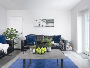 Luxury Family Friendly Apartment Near the Sea
