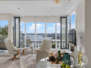Bright Modern Apartment with Sea Views