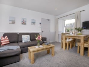 Cosy Coastal Apartment on the Seafront