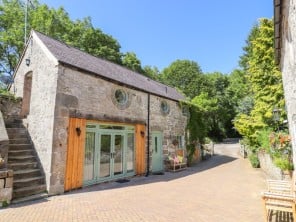2 bedroom property near Mold, North Wales