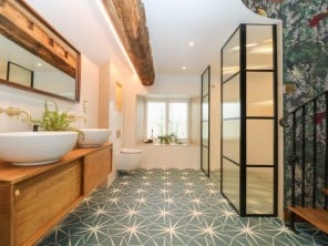 5 bedroom property near Stroud, Gloucestershire
