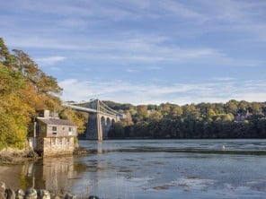 4 bedroom property near Menai Bridge, North Wales