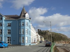 Seaview Apartment on the Town Promenade