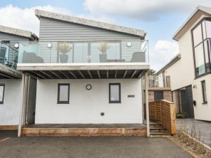 Contemporary Sea View House with Large Balcony