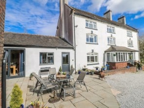 5 bedroom property near Stoke-on-Trent, Staffordshire