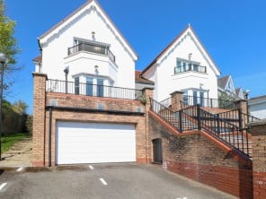 Town Apartment with Pool & Gym Access