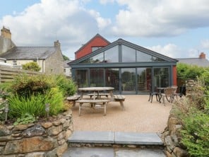 4 bedroom property near Newport, South Wales