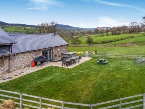 Exceptional Barn Conversion with Private Hot Tub
