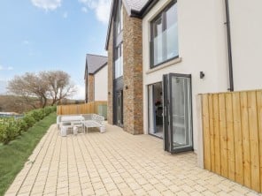 Sea View Holiday House with Enclosed Garden