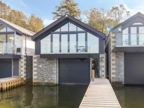 Romantic Boathouse Conversion with Private Hot Tub
