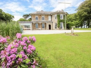 5 bedroom property near Llanfairpwllgwyngyll, North Wales