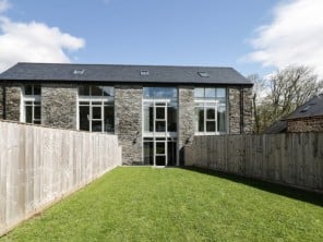 Chic Barn Conversion near the Glaslyn Estuary