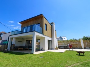 4 bedroom property near Cowes, Isle of Wight, England