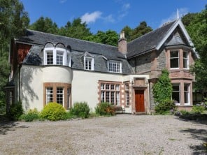 Grand Country Lodge in Rural Setting