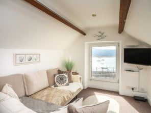 Family Friendly Coastal Cottage Close to Beach