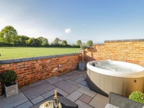 2 bedroom property near Stratford-upon-Avon, Warwickshire