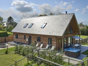 4 bedroom property near Welshpool, Powys / Brecon Beacons