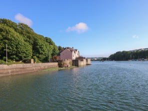 3 bedroom property near Milford Haven, South Wales