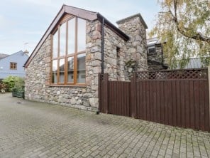 5 bedroom property near Caernarfon, North Wales