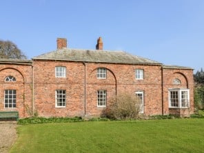 Grade II Listed Cottage in a Manor House Setting