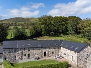 Rural Barn Conversion for Large Groups with Private Hot Tub