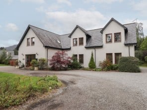 Spacious Cottage in Village Setting in the Cairngorms