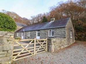 2 bedroom property near Barmouth, North Wales