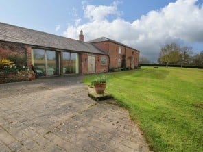 5 bedroom property near Ellesmere, Shropshire