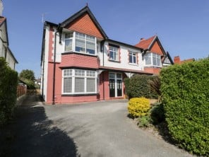 2 bedroom property near Colwyn Bay, North Wales