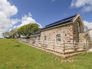 Stunning Barn Conversion with Private Hot Tub