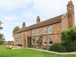6 bedroom property near York, Yorkshire
