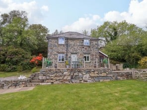 2 bedroom property near Llanbedr, North Wales