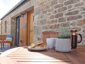 2 bedroom property near Falmouth, Cornwall