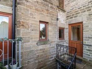 Rustic Family Friendly Cottage with Private Courtyard