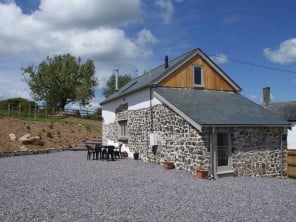 Secluded Country Cottage in Farm Setting