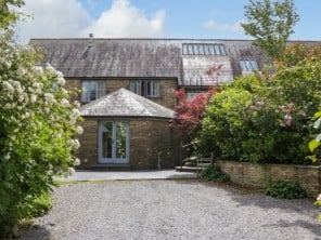 Large Holiday House on a Farm with Pool & Games Barn