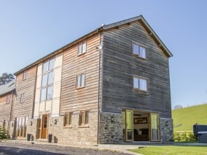 Impressive Converted Barn ideal for Groups