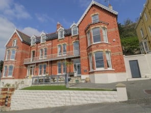 Unique Seaview Property Ideal for Groups