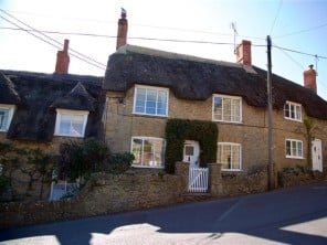 Cosy Cottage in Country Village Setting