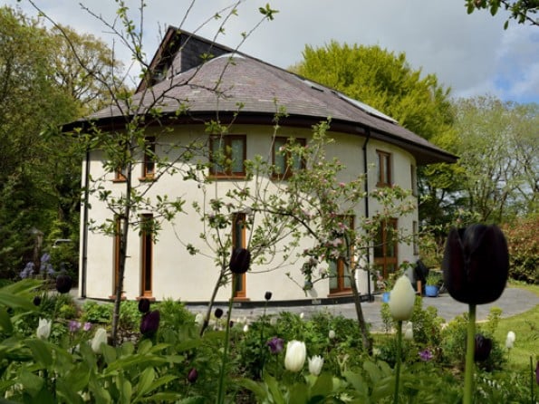 Lodge through tulips
