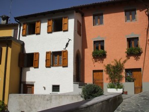 3 Bedroom Mountain Village House in Italy, Tuscany, Lucca