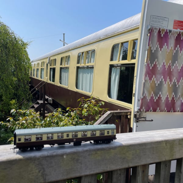 Converted corridor coach near the beach in Cornwall