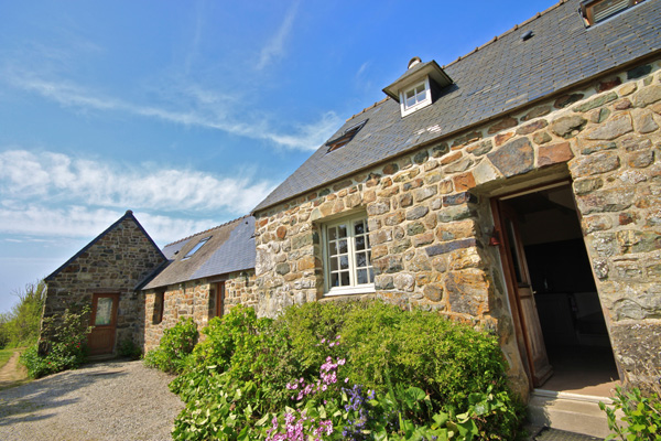 Stone cottage in listed village in Brittany